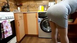 I saw a big and mature ass in the kitchen missing anal