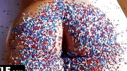 MYLF – Sexy MILFS Celebrated Independence Day By Practicing Their Freedom By Fucking And Sucking